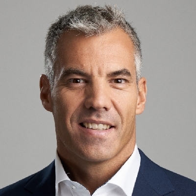 Dominique Gobat is as an independent career coach, advisor and facilitator, through his company PULSE, partnering with people to develop their awareness in terms of personal values, personal branding, networking, value proposition, messaging, and navigating the first 90 days of a new job. Dominique is also a Senior Career Advisor at the University of St Gallens MBA, is a Transition Coach for Randstad Risemsart, and is a Career Strategist at IMDs Executive MBA. He also facilitates corporate leadership trainings and workshops for Osprey Leadership Consulting. Previously, he worked for 10 years at the AISTS, where he partnered with post- graduate participants in their career transition and was also responsible for business development, marketing and communications. He started his career in the FMCG industry in an IT function, where he worked for 5 years. He has worked within a digital agency managing business development and digital projects, and in events managing media and communications. With his diverse experience, he is able to relate with his clients across different functions and industries. Dominique is passionate about allyship across issues such as gender, racism, ethnicity, sexuality, and disabilities. Dominique is an ICF ACC certified coach.