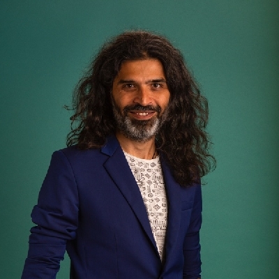 Vishal Thacker is a strategist and speaker, who helps people & organisations shape their narratives to drive more effective actions & communication. Trained in marketing & communications, he started his career as a brand strategist and in over a decade has worked with brands such as Coca Cola, Kellogg�s, Unilever, Danone, Diageo, Wipro and others. During his MBA at Esade Business School, Vishal saw first hand the impact of helping students reframe their career narratives to drive the career change they sought to make. In 2018, he pivoted to speaking in business schools and has since spoken at IMD, London Business School, Warwick, SDA Bocconi, IESE, HEC & his alma mater, Esade. He has trained over 3000 career changers, with his signature workshops & learning journey � The Story Of Your Career. Paraticipants have remarked, �It�s great to be taken on the process as opposed to just being told what to do�, and �Extremely helpful! I intend on coming back to this process in a few years after I graduate�